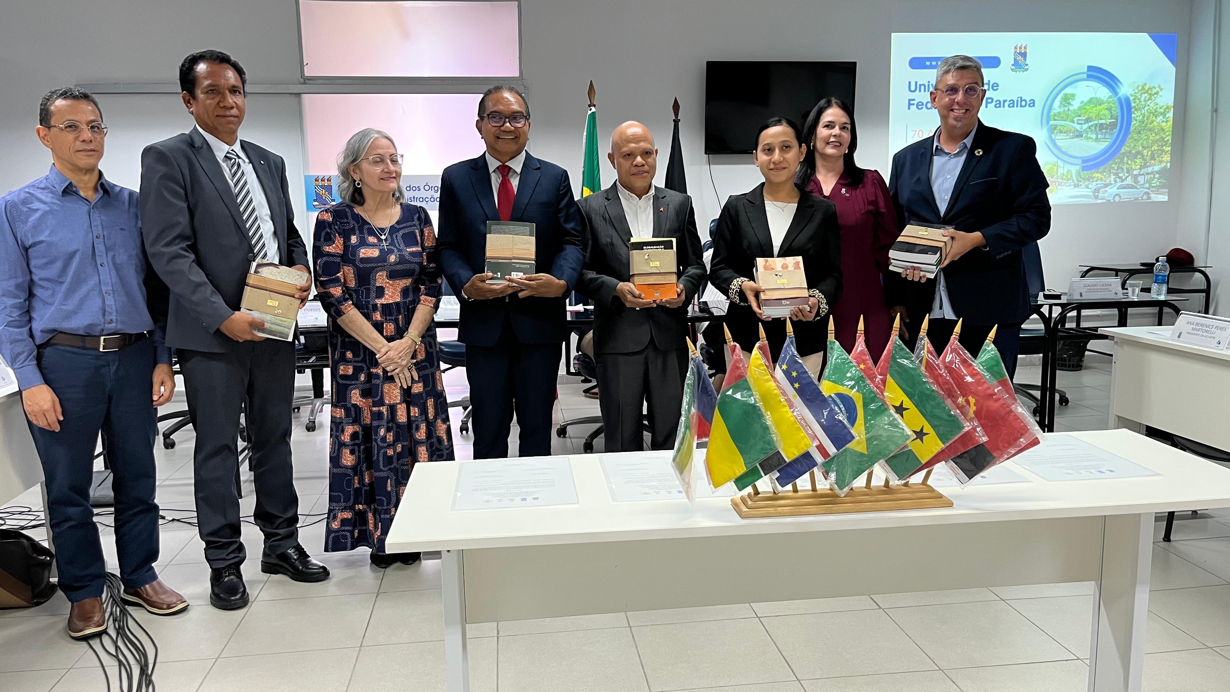 BIBLIOTECA SOLIDÁRIA: PROMOVENDO A LÍNGUA A PORTUGUESA E A INTEGRAÇÃO ...