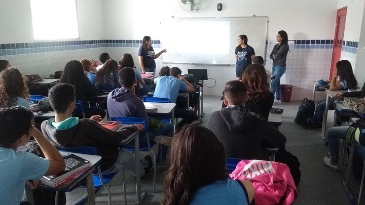 Palestra Tratamento de Resíduos Eletroeletrônicos na escola Sesquicentenário em João Pessoa, 2019 – Imagem disponível no instagram do projeto TREE Palestra Tratamento de Resíduos Eletroeletrônicos na escola Sesquicentenário em João Pessoa, 2019 – Imagem disponível no Instagram do projeto TREE